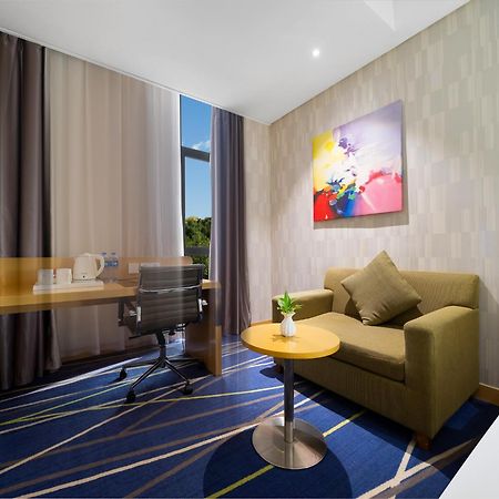 Holiday Inn Express Zhengzhou Airport By Ihg Xinzheng  Экстерьер фото